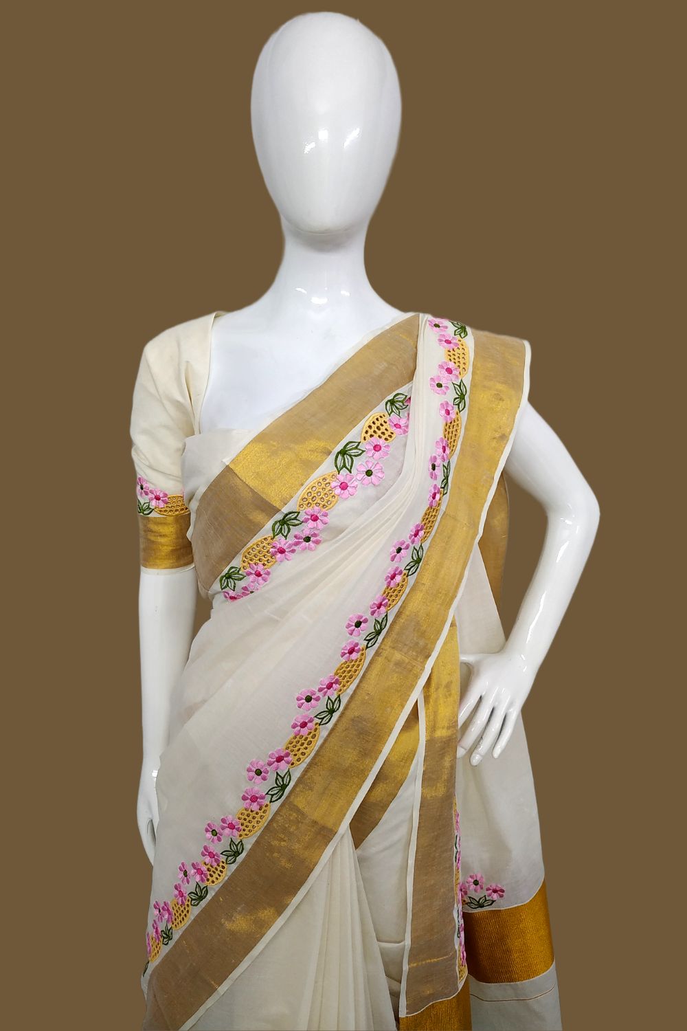 Kasavu Sarees The Traditional Wear Of Kerala - Boldsky.com